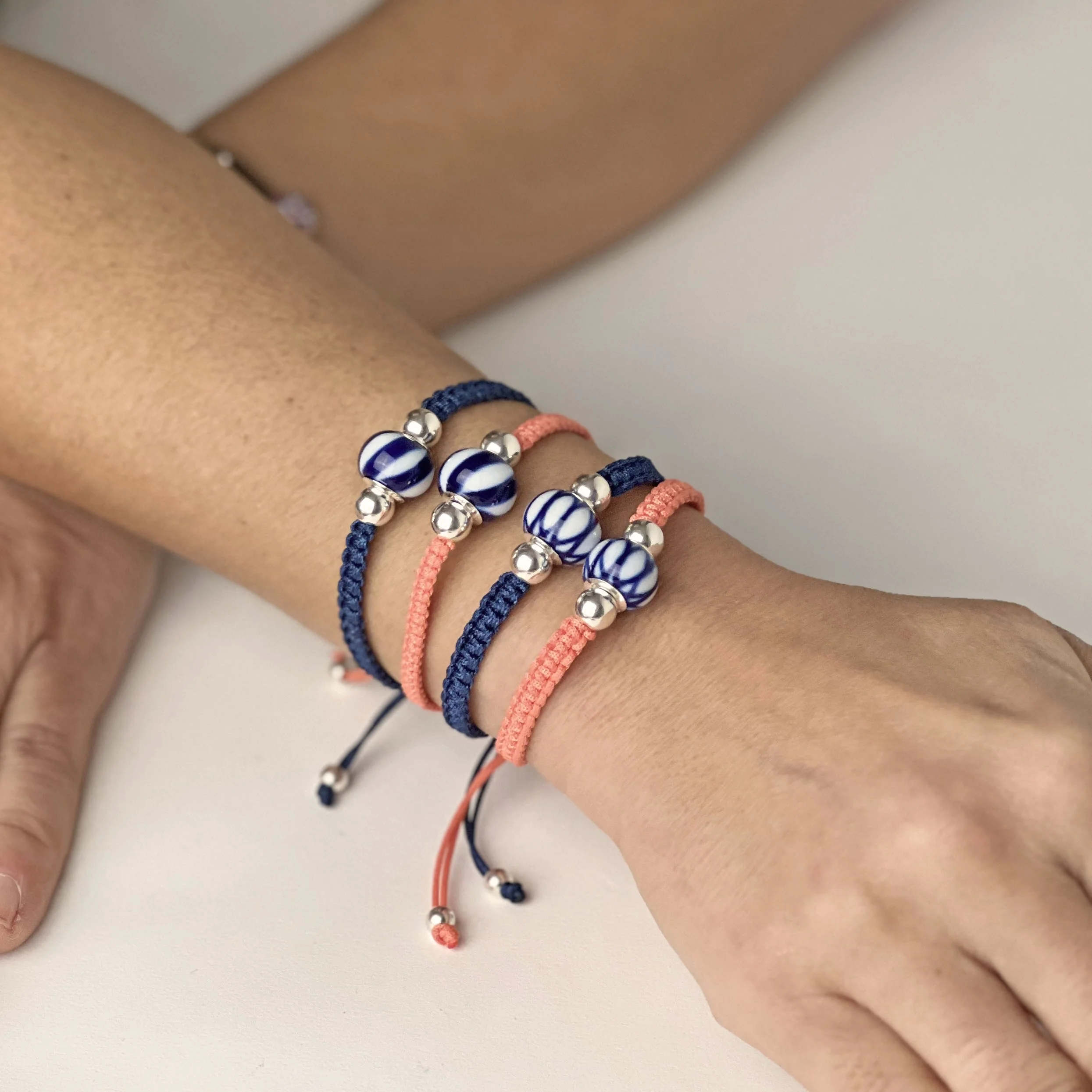 Pantín Coral String Bracelet - Image 2