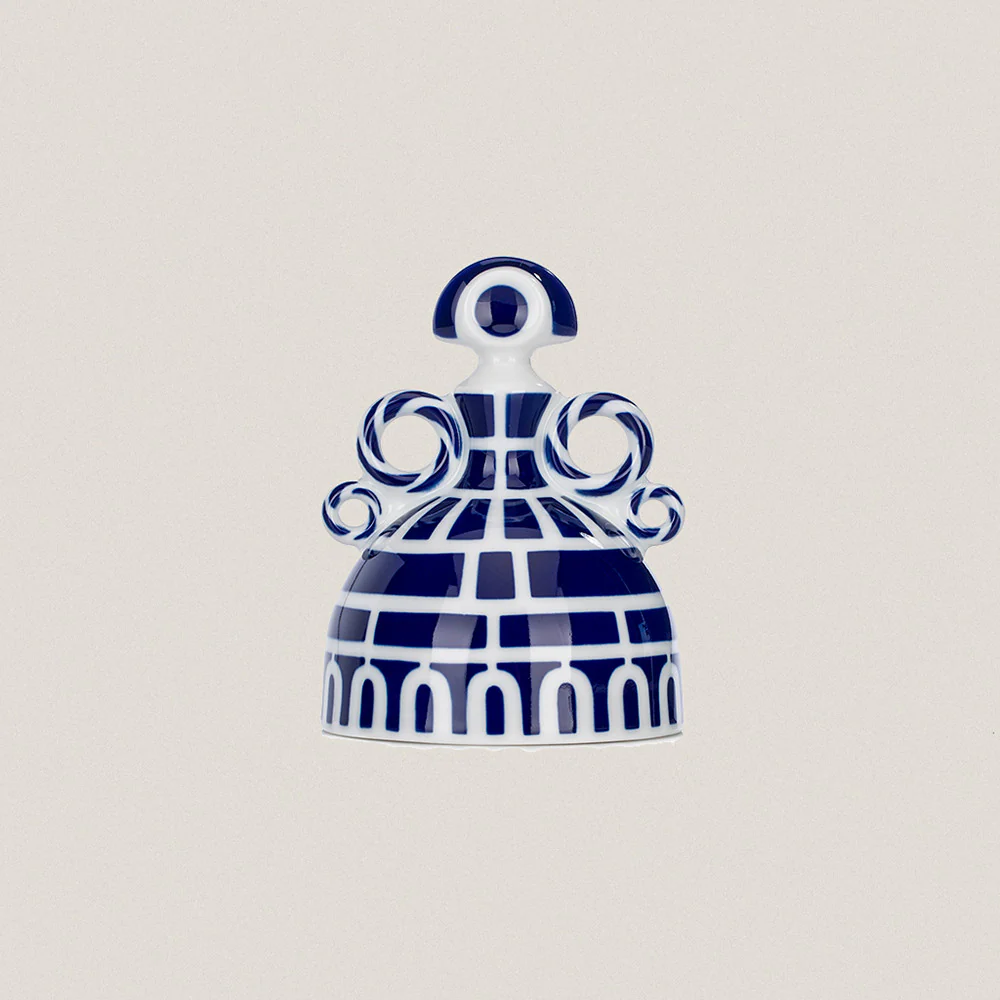 Small Blue Menina